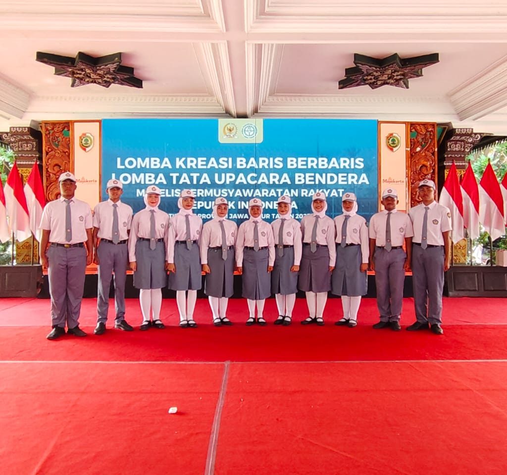 TIM SIMFONI MANDUTA BERFOTO SEBELUM LOMBA DIMULAI